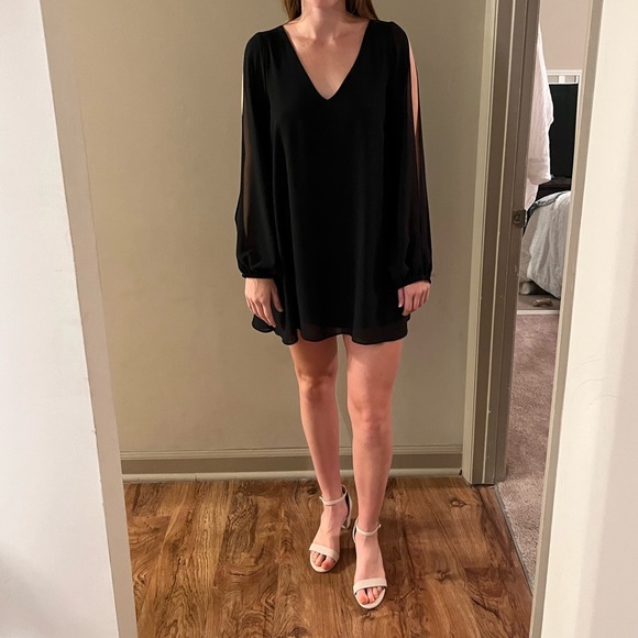 Black open back flowy dress! - Picture 3 of 7